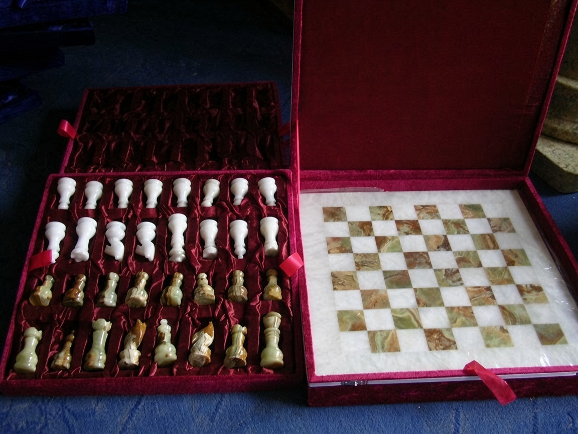 Fancy Onyx Chess Set in Velvet Box - Pak Expo